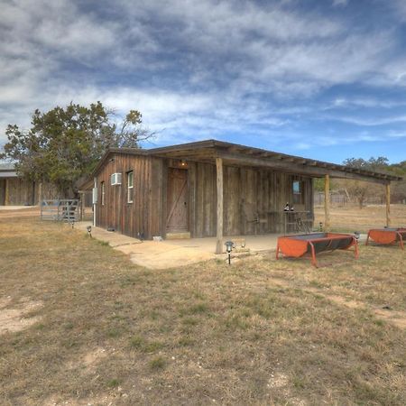 Ohana Ranch Cabin - 12 Minutes To Historic Main St Fredericksburg Eksteriør bilde