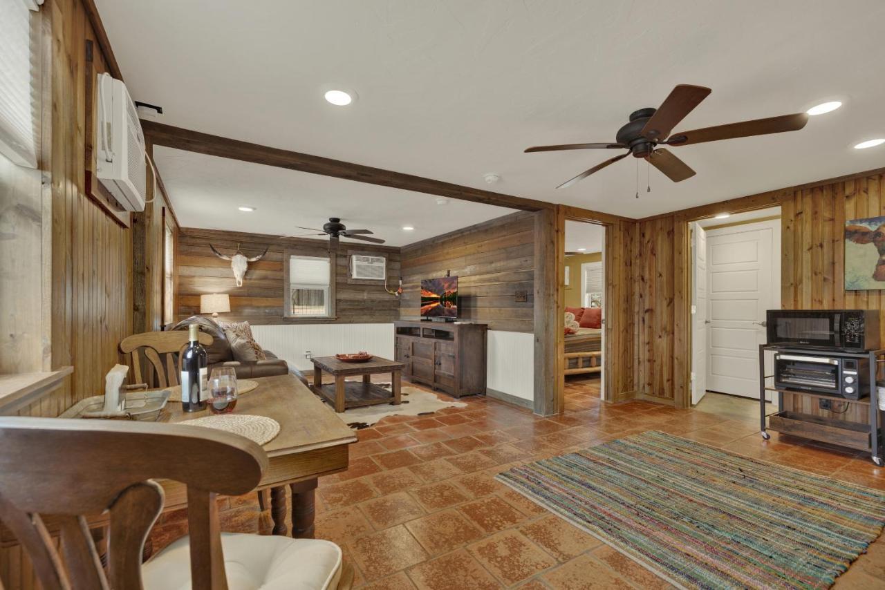 Ohana Ranch Cabin - 12 Minutes To Historic Main St Fredericksburg Eksteriør bilde