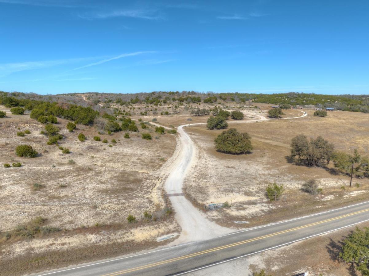 Ohana Ranch Cabin - 12 Minutes To Historic Main St Fredericksburg Eksteriør bilde