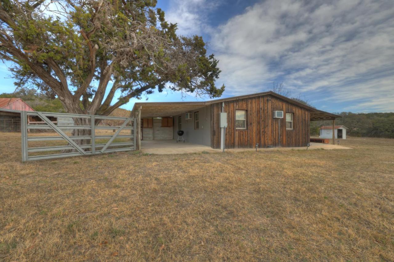 Ohana Ranch Cabin - 12 Minutes To Historic Main St Fredericksburg Eksteriør bilde