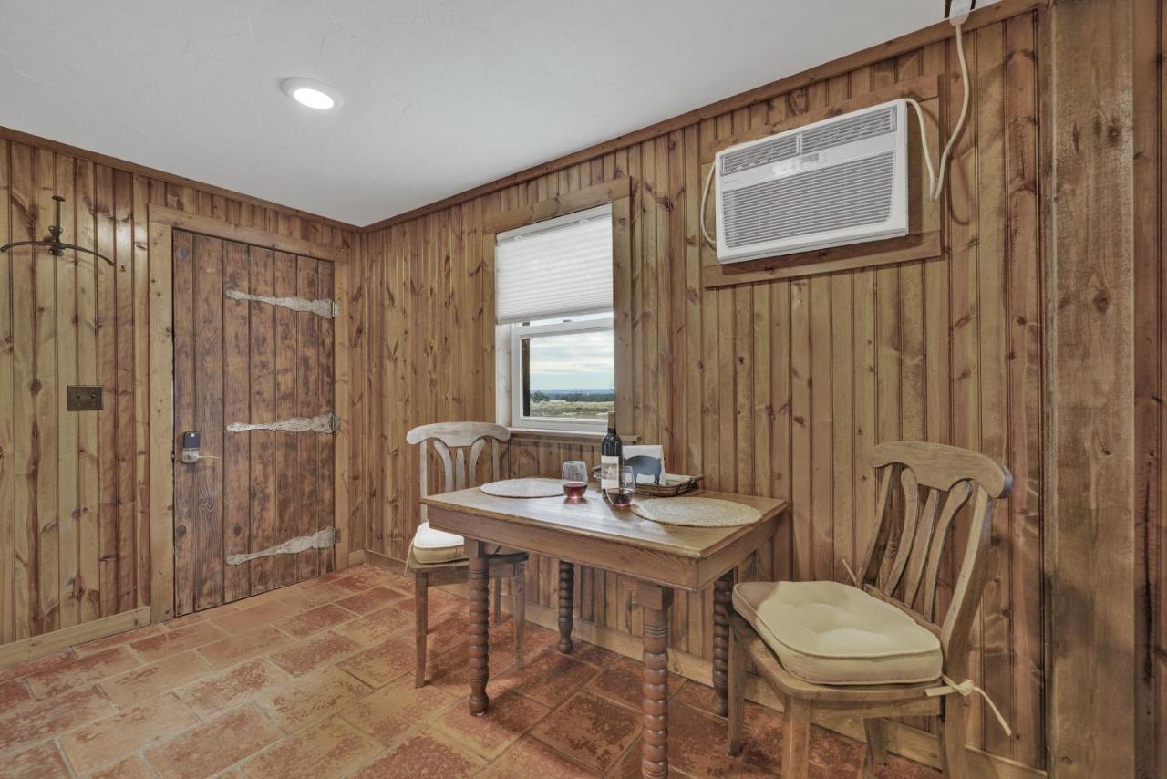 Ohana Ranch Cabin - 12 Minutes To Historic Main St Fredericksburg Eksteriør bilde
