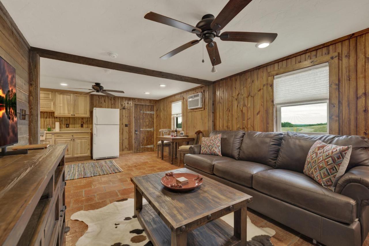 Ohana Ranch Cabin - 12 Minutes To Historic Main St Fredericksburg Eksteriør bilde