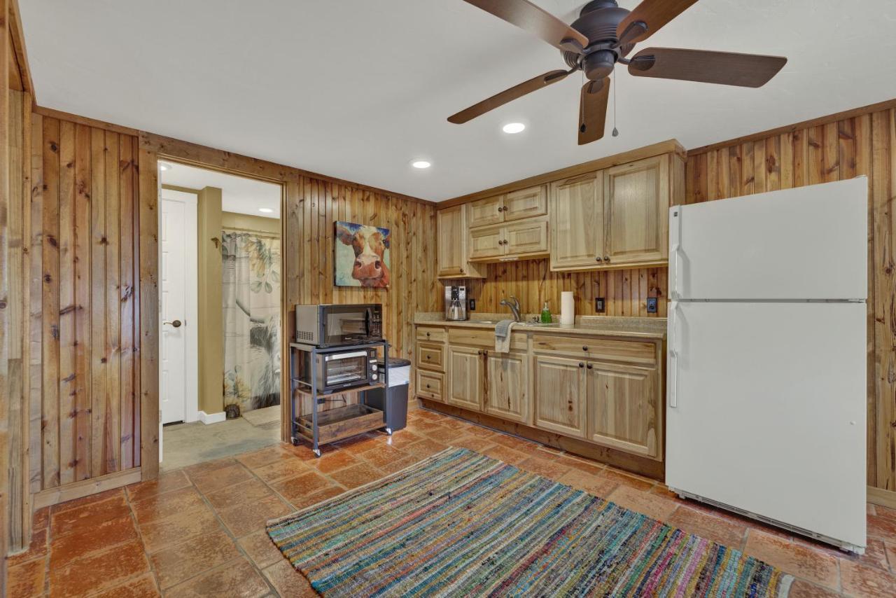 Ohana Ranch Cabin - 12 Minutes To Historic Main St Fredericksburg Eksteriør bilde