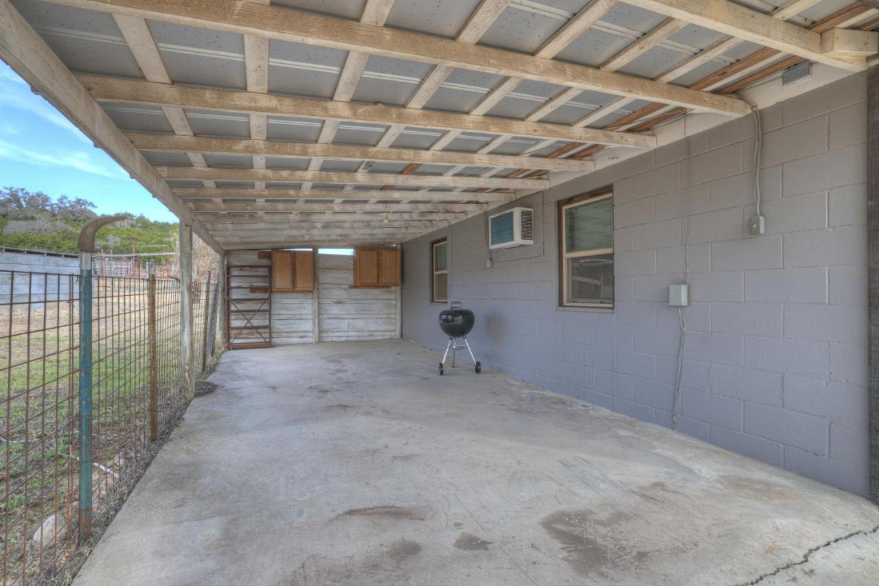 Ohana Ranch Cabin - 12 Minutes To Historic Main St Fredericksburg Eksteriør bilde