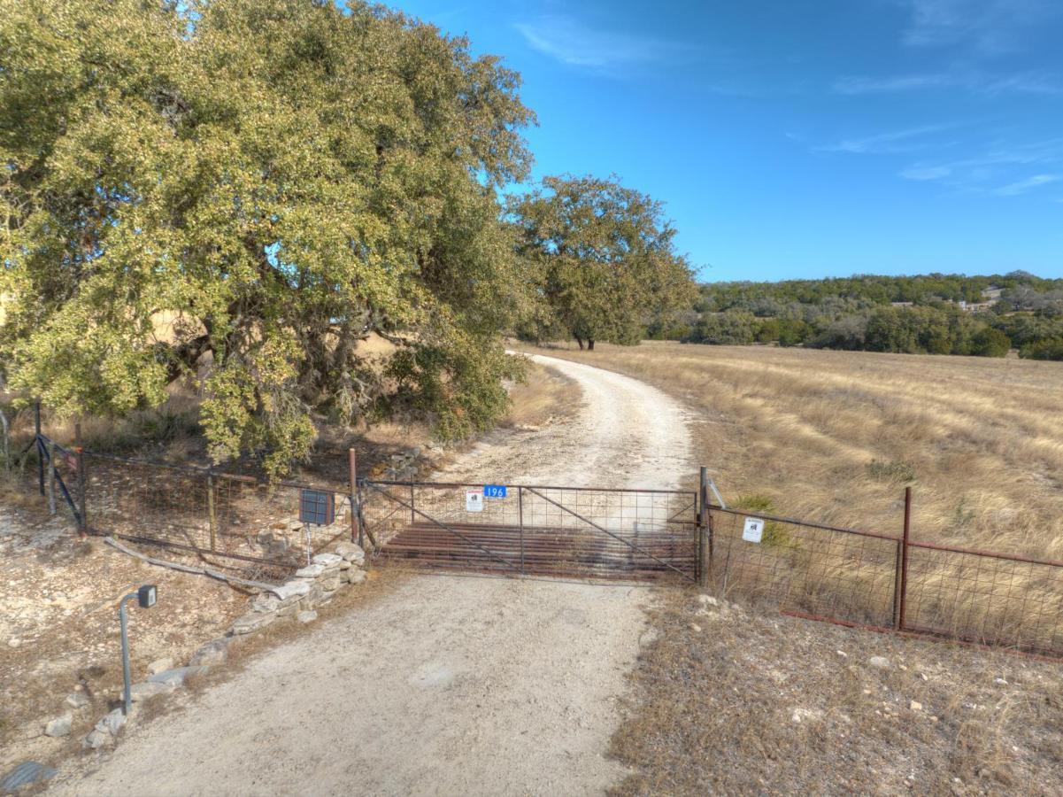 Ohana Ranch Cabin - 12 Minutes To Historic Main St Fredericksburg Eksteriør bilde